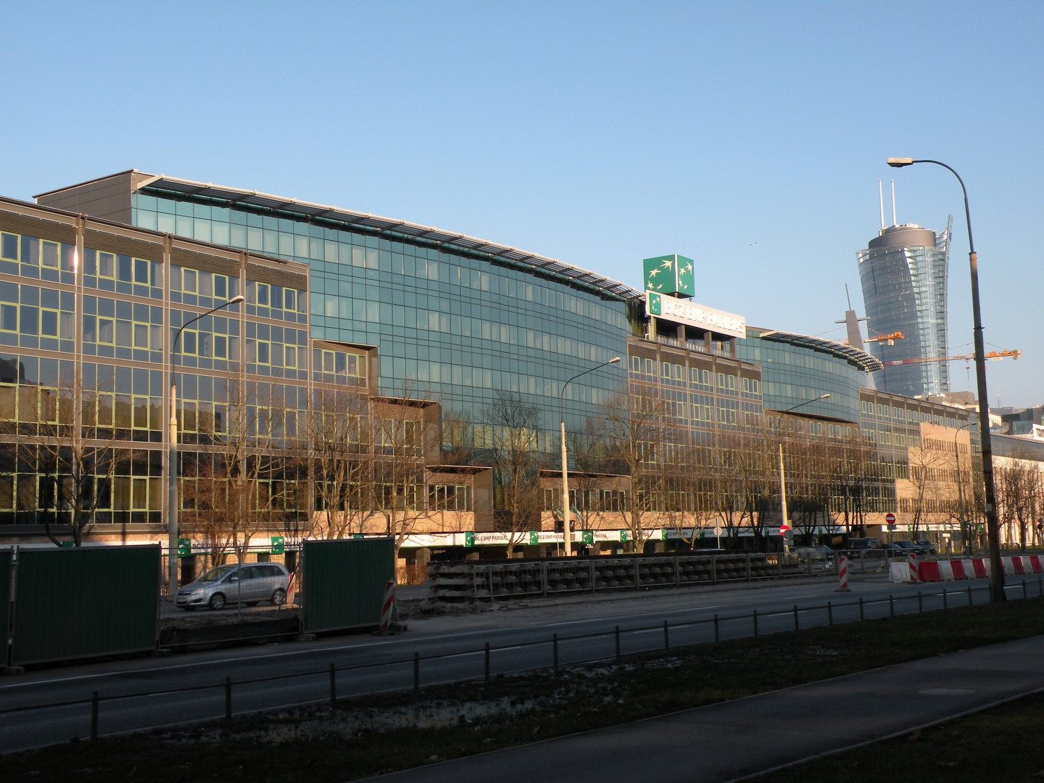 Zdjęcie architektury budynku Centrala Banku Gospodarki Żywnościowej SA (obecnie Banku BNP Paribas SA)